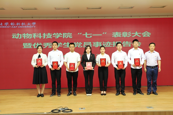 cb2acfeac2ee47b5931e6e60c74af042.jpg 王立新.jpg