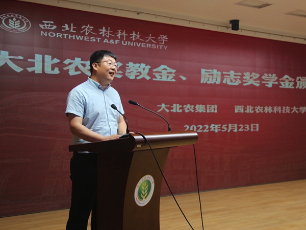 8be1baf4d0b5422a8f78979d13515a51.jpg 宋安石讲话.JPG