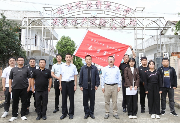 d9649ad76f09435796961c3c42153d6d.jpg 合影留念_副本.jpg