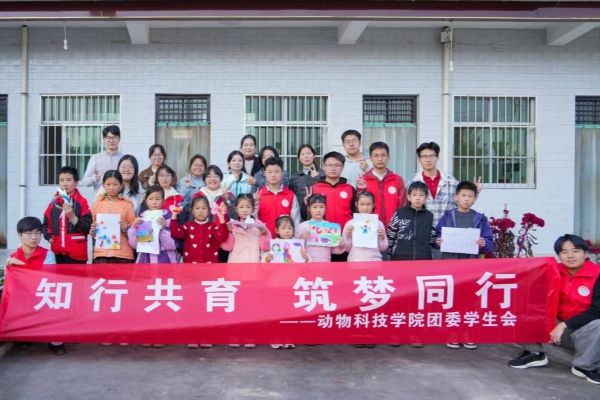 图八 活动结束合影.jpg