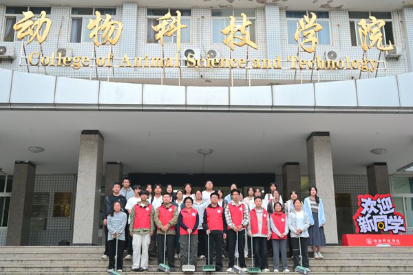 图一 同学们合影.JPG